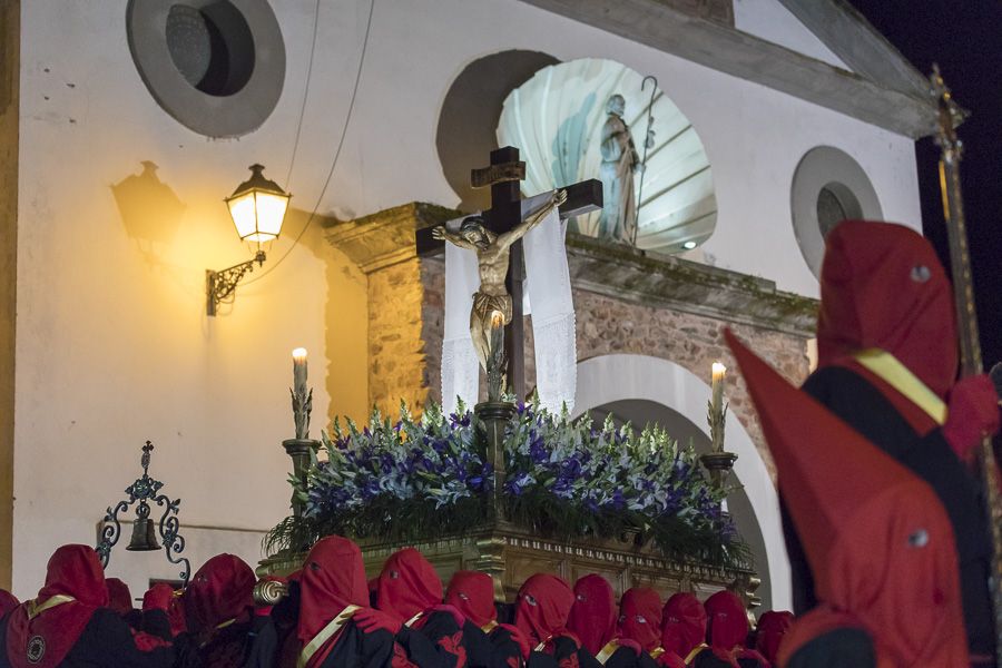 El Santo Cristo del Camino 'procesiona' por las calles de Flores del Sil en Martes Santo – INFO BIERZO