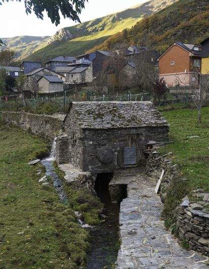 VALLEDEFORNELA VALLEDEFORNELA