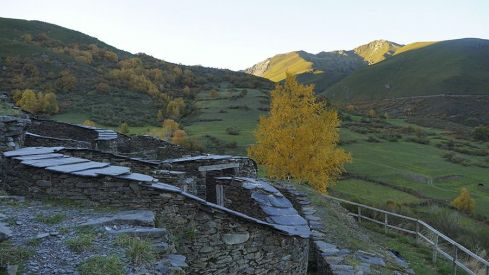 VALLEDEFORNELA VALLEDEFORNELA