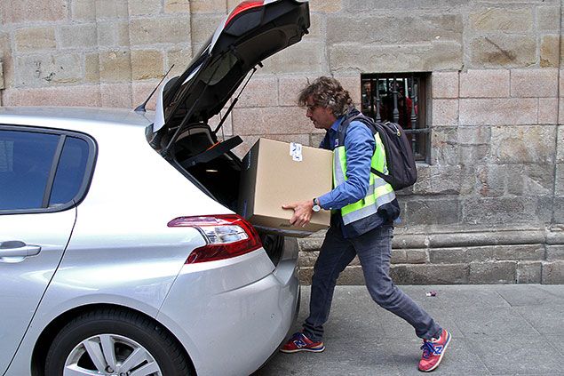 Registro en el Ayuntamiento de Astorga. Foto: Peio García /ICAL