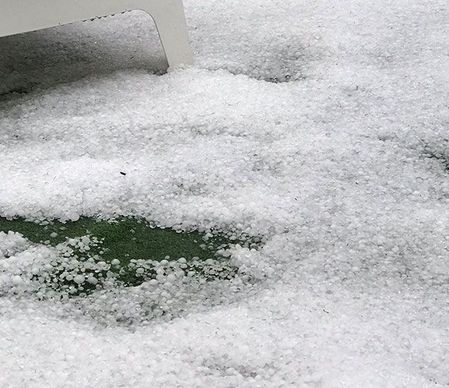 Granizo caído en vega de Espinareda este domingo