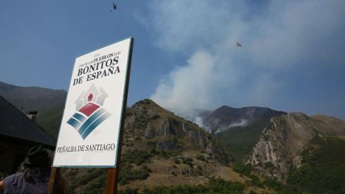 Incendio Montes de Valdueza  en Peñalba de Santiago