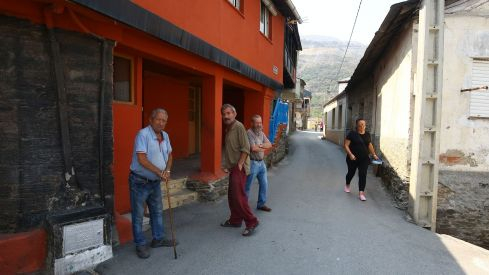 Los vecinos de San Pedro de Trones vuelven a sus casas 