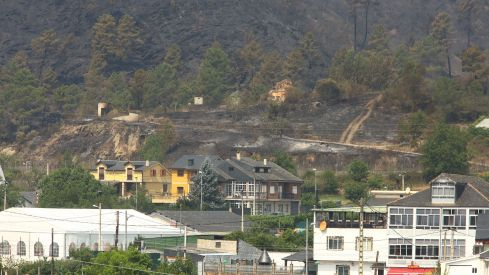 Los vecinos de San Pedro de Trones vuelven a sus casas Los vecinos de San Pedro de Trones vuelven a sus casas