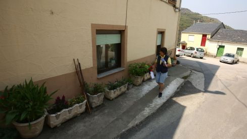 Los vecinos de San Pedro de Trones vuelven a sus casas 