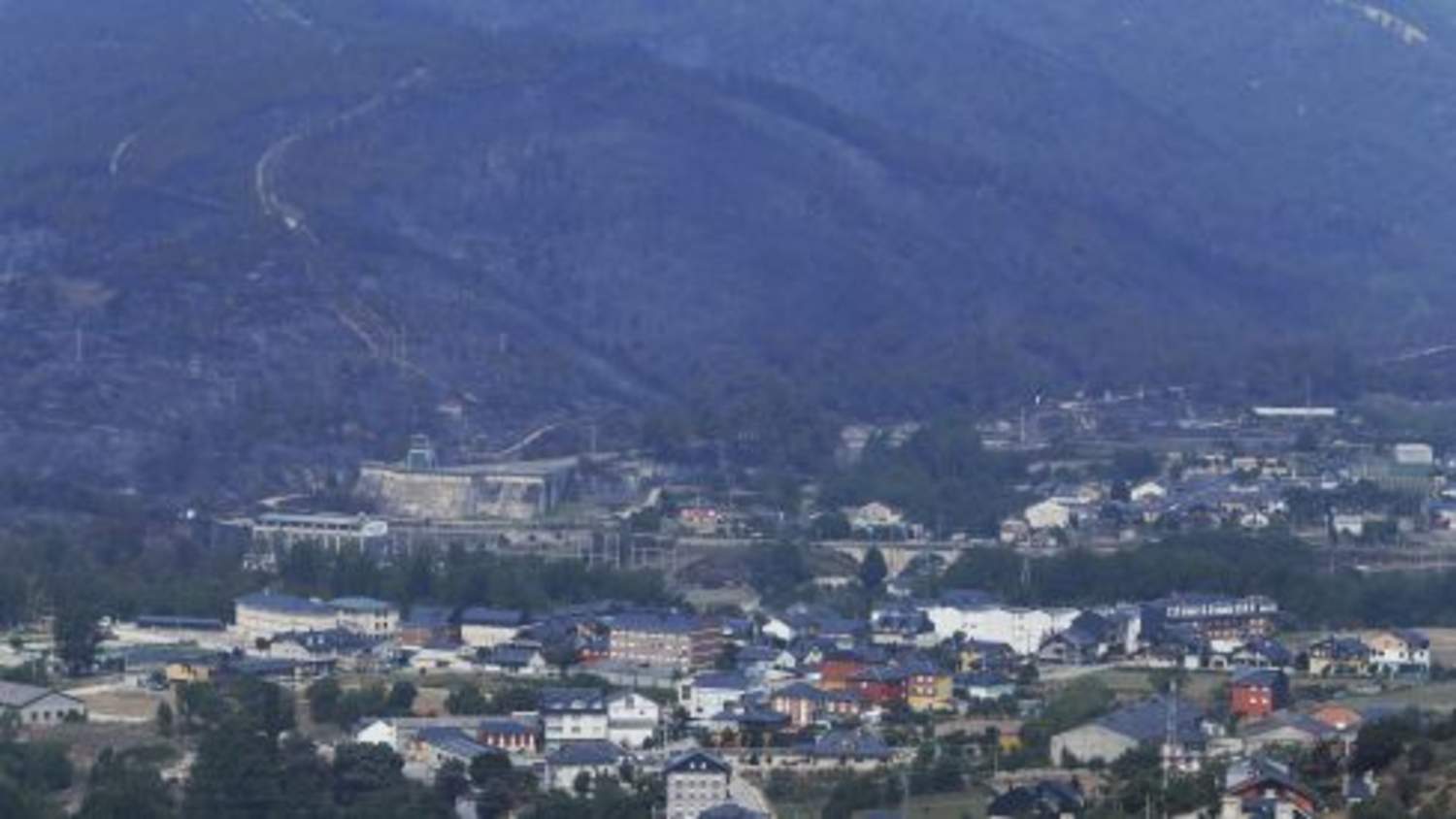 Los vecinos de San Pedro de Trones vuelven a sus casas Los vecinos de San Pedro de Trones vuelven a sus casas