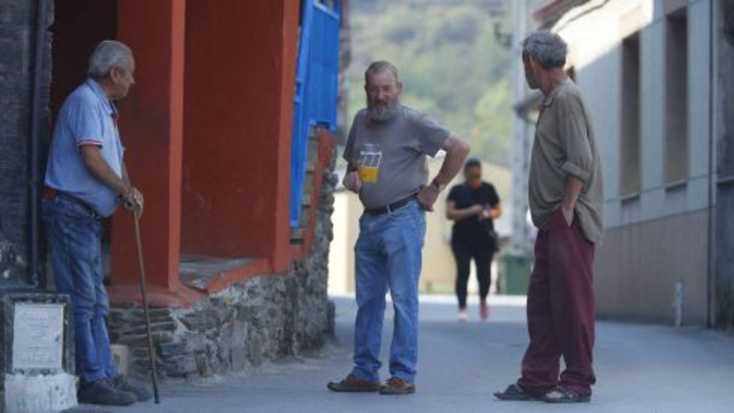 Los vecinos de San Pedro de Trones vuelven a sus casas 
