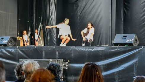 Las escuelas de baile de Ponferrada ponen ritmo a La Encina en el Ayuntamiento Las escuelas de baile de Ponferrada ponen ritmo a La Encina en el Ayuntamiento