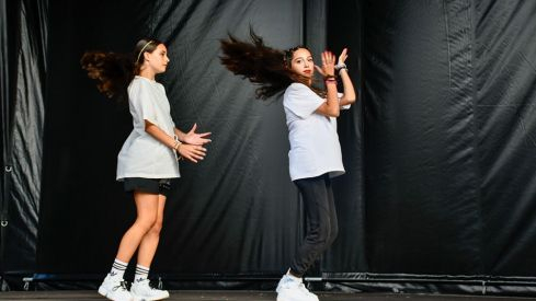 Las escuelas de baile de Ponferrada ponen ritmo a La Encina en el Ayuntamiento Las escuelas de baile de Ponferrada ponen ritmo a La Encina en el Ayuntamiento