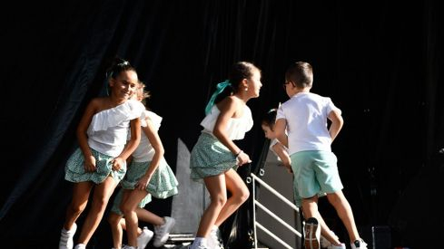 Las escuelas de baile de Ponferrada ponen ritmo a La Encina en el Ayuntamiento Las escuelas de baile de Ponferrada ponen ritmo a La Encina en el Ayuntamiento