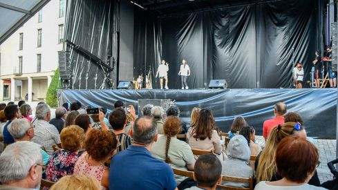 Las escuelas de baile de Ponferrada ponen ritmo a La Encina en el Ayuntamiento Las escuelas de baile de Ponferrada ponen ritmo a La Encina en el Ayuntamiento