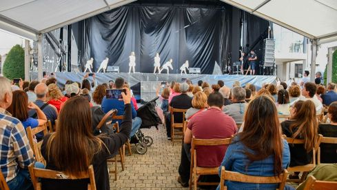 Las escuelas de baile de Ponferrada ponen ritmo a La Encina en el Ayuntamiento Las escuelas de baile de Ponferrada ponen ritmo a La Encina en el Ayuntamiento