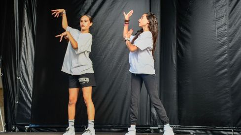 Las escuelas de baile de Ponferrada ponen ritmo a La Encina en el Ayuntamiento Las escuelas de baile de Ponferrada ponen ritmo a La Encina en el Ayuntamiento