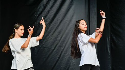 Las escuelas de baile de Ponferrada ponen ritmo a La Encina en el Ayuntamiento Las escuelas de baile de Ponferrada ponen ritmo a La Encina en el Ayuntamiento