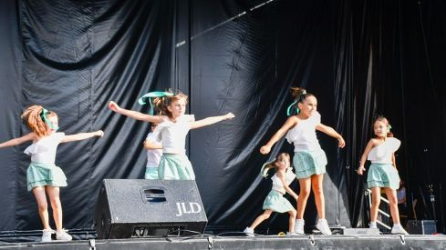 Las escuelas de baile de Ponferrada ponen ritmo a La Encina en el Ayuntamiento Las escuelas de baile de Ponferrada ponen ritmo a La Encina en el Ayuntamiento