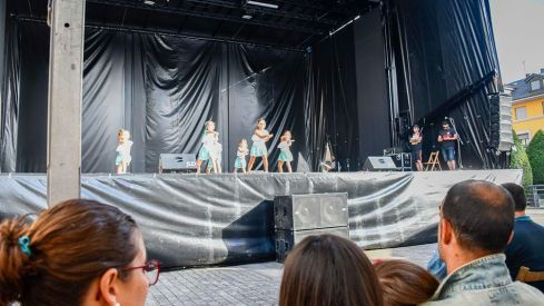 Las escuelas de baile de Ponferrada ponen ritmo a La Encina en el Ayuntamiento Las escuelas de baile de Ponferrada ponen ritmo a La Encina en el Ayuntamiento