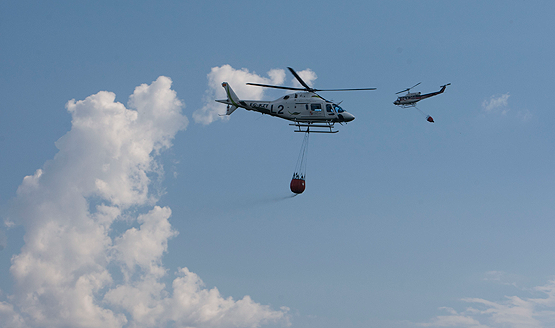 Incendio en la localidad de Moldes, en el término municipal de Barjas (César Sánchez / ICAL)