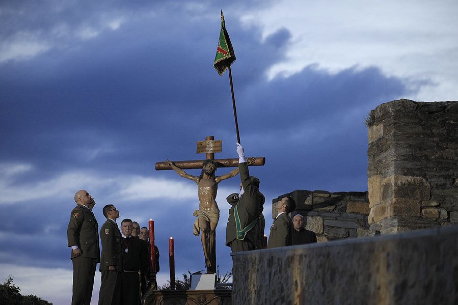 La entronización del Cristo de la Esperanza pone la espectacular sobriedad al Domingo de Ramos en Ponferrada – INFO BIERZO