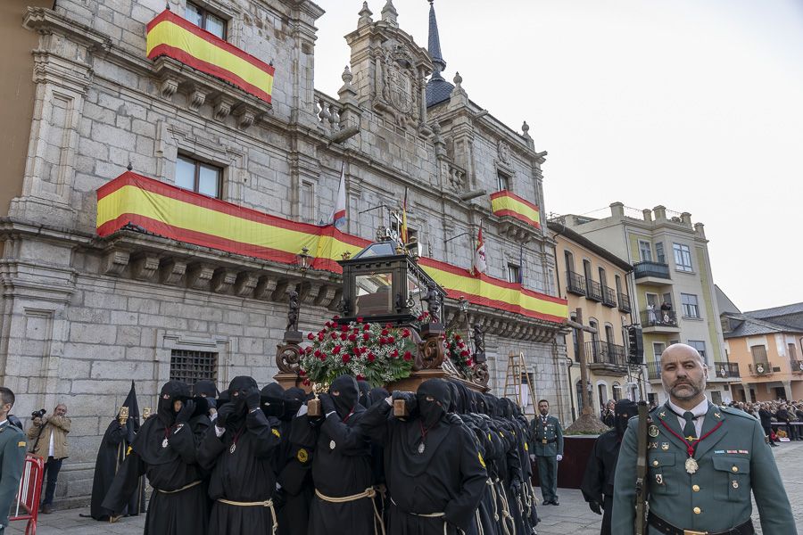 Los 13 pasos del Santo Entierro en la procesión 'grande' de la Semana Santa ponferradina – INFO BIERZO