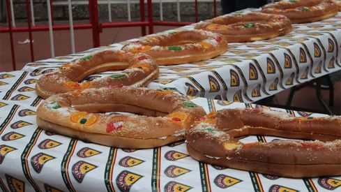 Ponferrada 'abre boca' con el Gran Roscón de Reyes de Templarium con 5.000 euros escondidos