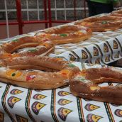 Ponferrada 'abre boca' con el Gran Roscón de Reyes de Templarium con 5.000 euros escondidos