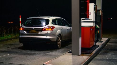 Un escape de gas corta el acceso a una gasolinera del polígono de Camponaraya