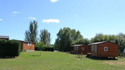 Imagen de unos bungalows turísticos en la provincia de León