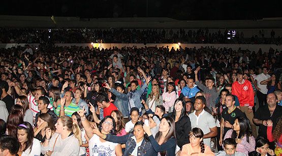 Alrededor de 4.000 personas no quisieron perderse el primero de los conciertos de La Encina 2013