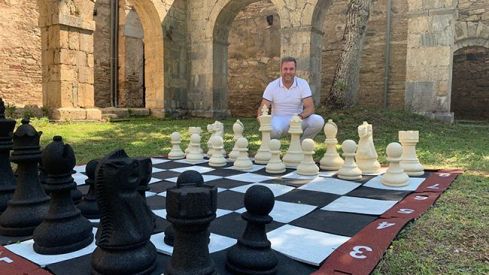 Ajedrez en el Claustro del Monasterio