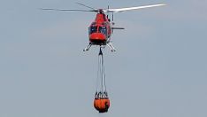 Helicóptero para lucha contra incendios | Declarado un incendio forestal en Valdeiglesias (León)