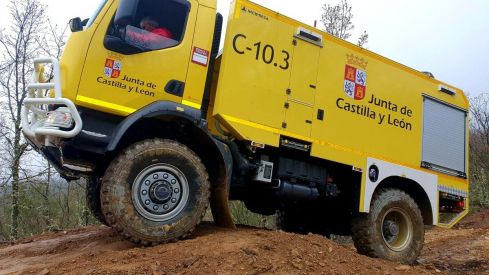 Activo un incendio en Palacios del Sil 