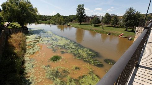 El r�C�su paso por Cacabelos (Le� completamente turbio por la intensa tormenta de ayer