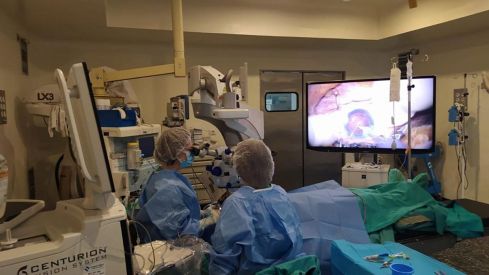 El Hospital de El Bierzo efectúa su primer trasplante de córnea de tipo lamelar