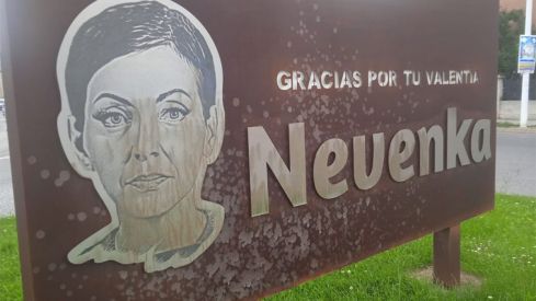 Rotonda de Nevenka tras ser rociada con ácido