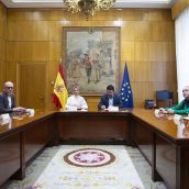 Reunión de Yolanda Díaz en una reunión previa para la subida del salario minimo