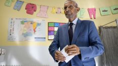 Tarsicio carballo vota en las elecciones del 28M 