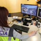 Foto de archivo de una operación policia de estafa tecnológica Foto de archivo de una operación policia de estafa tecnológica