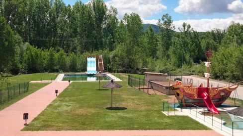 toboganes piscina almazcara