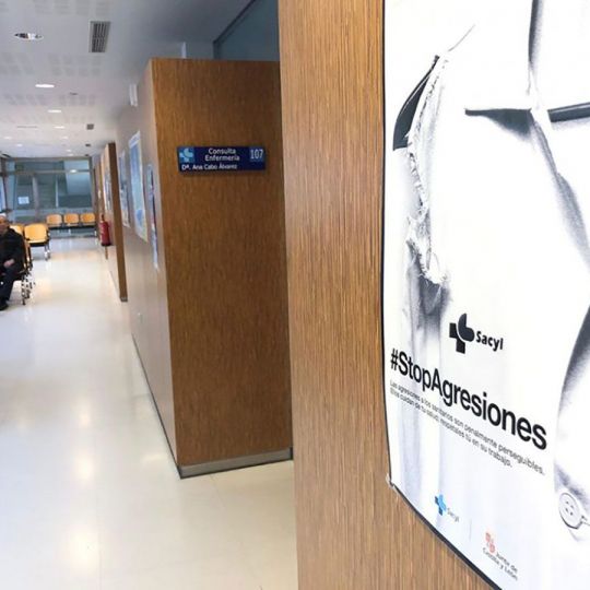 Imagen de un cartel contra las agresiones a sanitarios de Castilla y León Imagen de un cartel contra las agresiones a sanitarios de Castilla y León