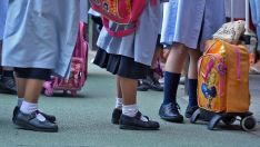 Niños y niñas en un colegio Niños y niñas en un colegio