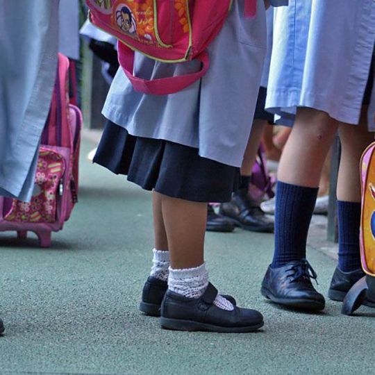 Niños y niñas en un colegio Niños y niñas en un colegio