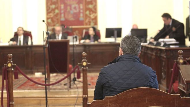 La Audiencia juzga al alcalde de Cabañas Raras por un presunto delito de negociaciones prohibidas La Audiencia juzga al alcalde de Cabañas Raras por un presunto delito de negociaciones prohibidas