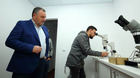 Inauguraci�el primer laboratorio privado de sanidad ap�la de la Comunidad