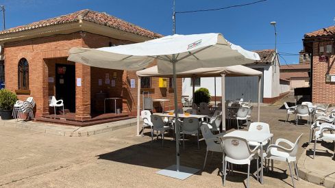 Bar de pueblo | Abierta la convocatoria del Cheque Comercio Rural, para mantener y abrir comercios en pequeños municipios