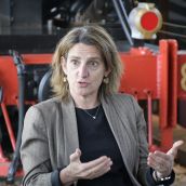 Teresa Ribera, vicepresidenta del Gobierno y ministra para la Transición Ecológica y el Reto Demográfico (MITECO), durante una reunión con representantes del Ponfeblino