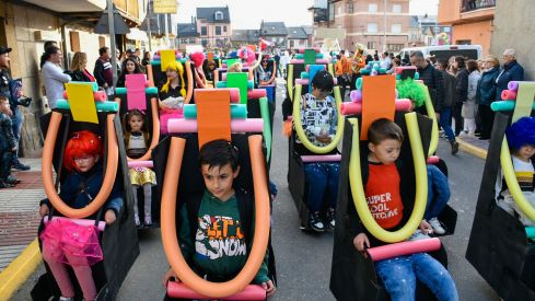 El Carnaval 'tiñe' las calles de Camponaraya: Fechas, recorrido y premios