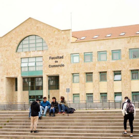 Fachada de la Facultad de Comercio de la Universidad de Valladolid