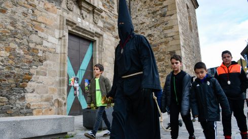 La sombra del Lambrión Chupacandiles recorrió Ponferrada | Álbum de fotos La sombra del Lambrión Chupacandiles recorrió Ponferrada | Álbum de fotos