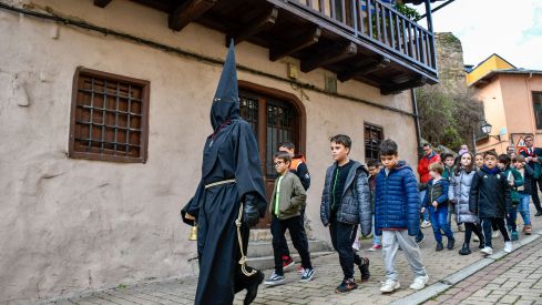La sombra del Lambrión Chupacandiles recorrió Ponferrada | Álbum de fotos La sombra del Lambrión Chupacandiles recorrió Ponferrada | Álbum de fotos