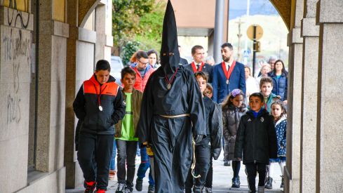 La sombra del Lambrión Chupacandiles recorrió Ponferrada | Álbum de fotos La sombra del Lambrión Chupacandiles recorrió Ponferrada | Álbum de fotos